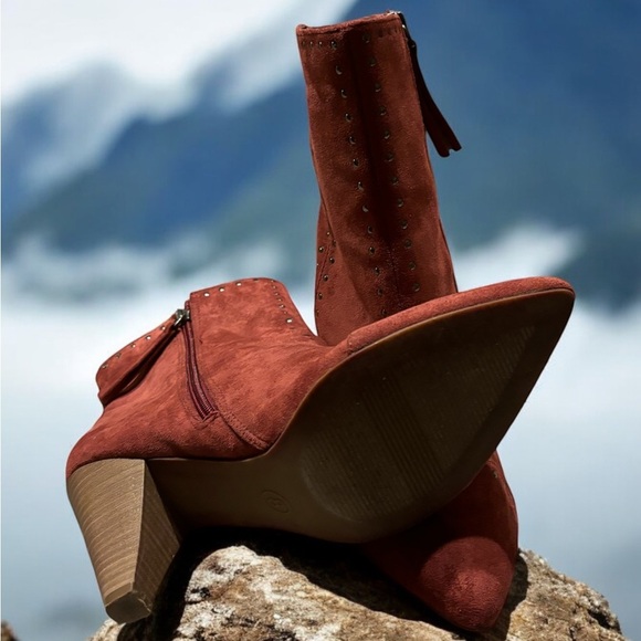 Universal Thread Maroon Rust Studded Bootie Boot. Size 8. Great Condition. - Picture 9 of 9